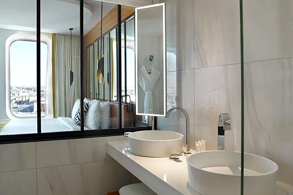 Renaissance by Marriott Paris Republique Hotel