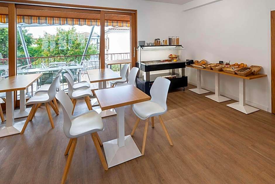 Sure Hotel by Best Western Saintes