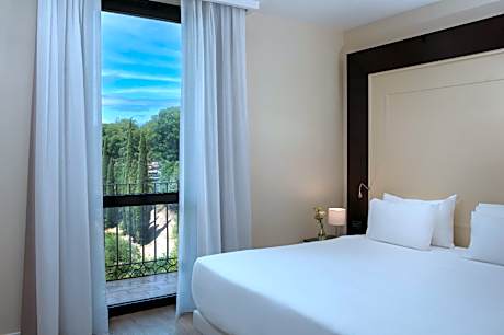 Superior Room with Balcony (3 adults)