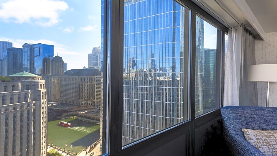 Photo 1 of 3 of Premium 1 King Bed, Skyline View
