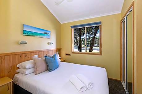 Standard Cabin - Sleeps 5