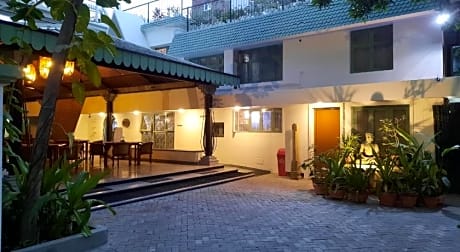 Hanu Reddy Residences Poes Garden