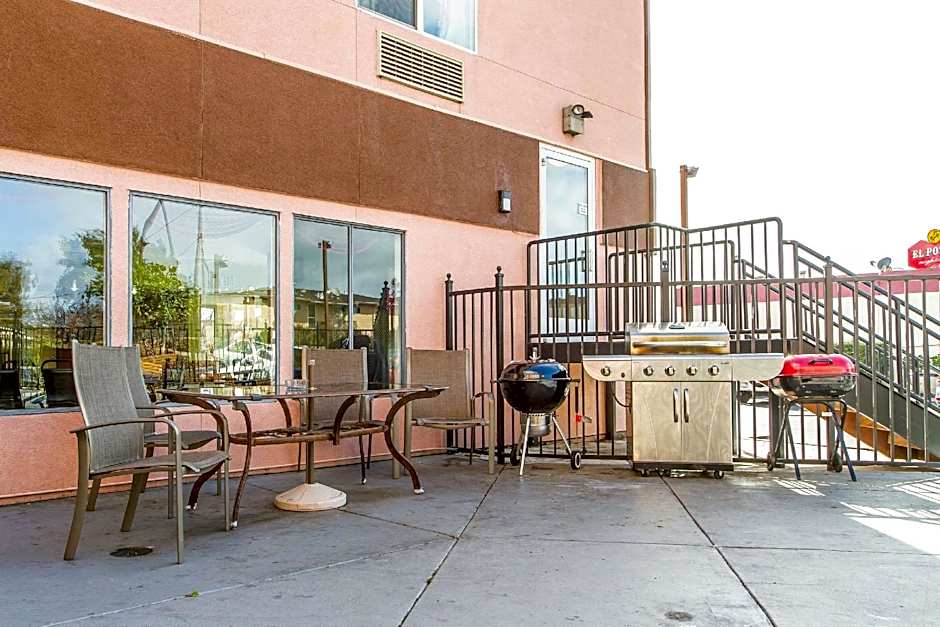 Rodeway Inn & Suites Hayward - Oakland South – Hayward, CA