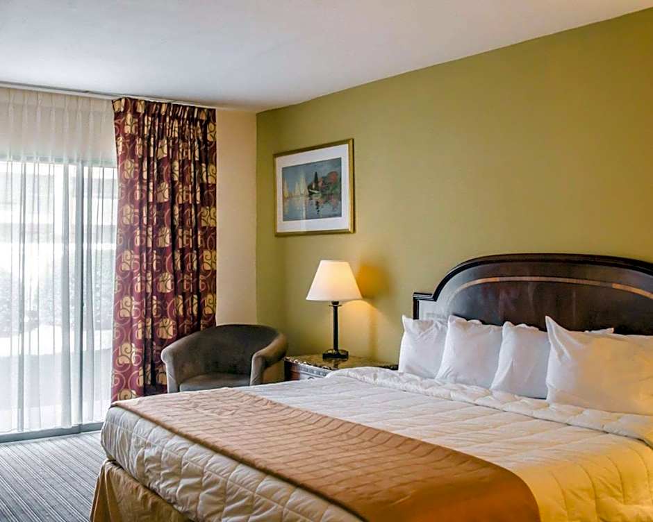 Quality Inn & Suites Pensacola