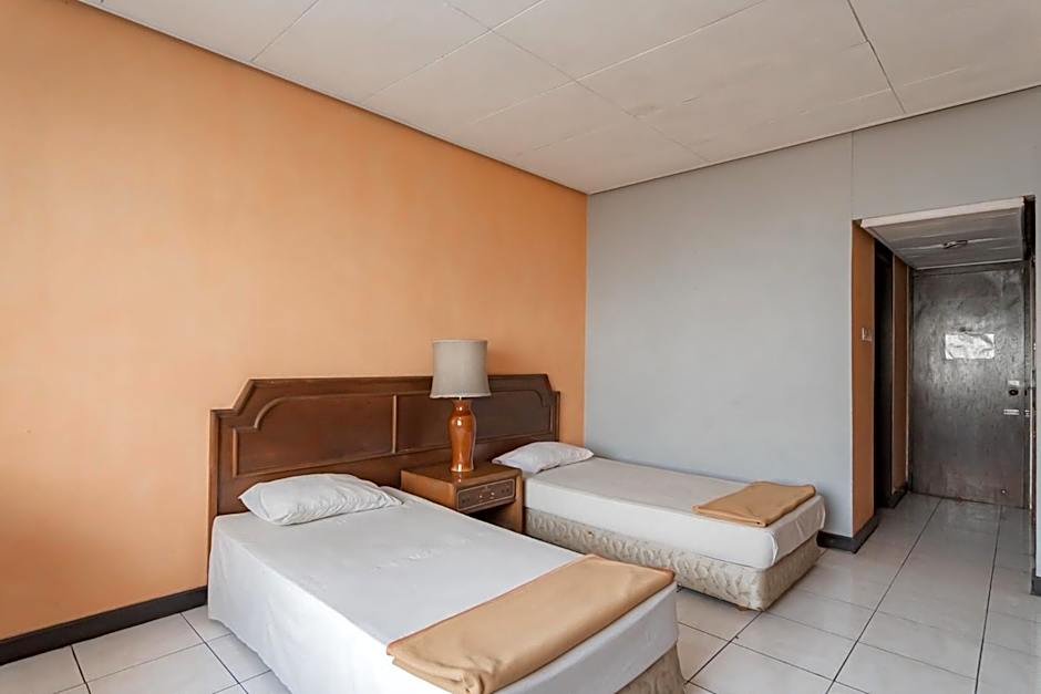 Istana Hotel Bandung Mitra RedDoorz