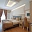 Royce Hotel