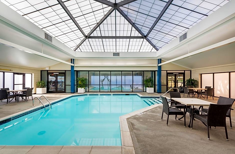 Crowne Plaza Providence-Warwick (Airport) by IHG