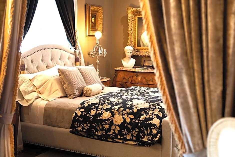 South Broadway Manor B&B - Near Fallingwater, Ohiopyle State Park, Hiking & Biking trails GAP