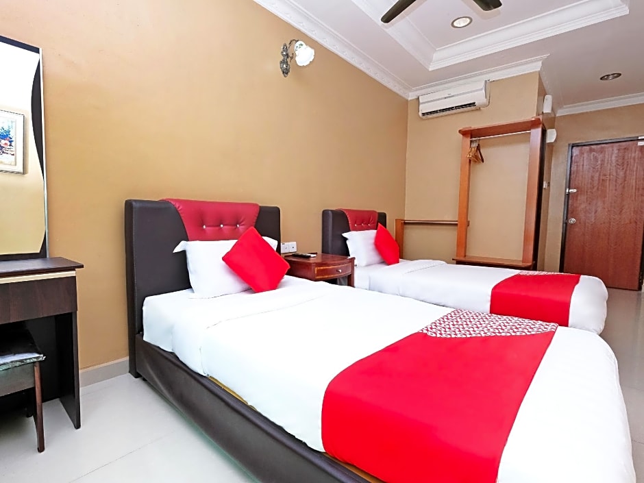 Super OYO 707 Ayuni Hotel