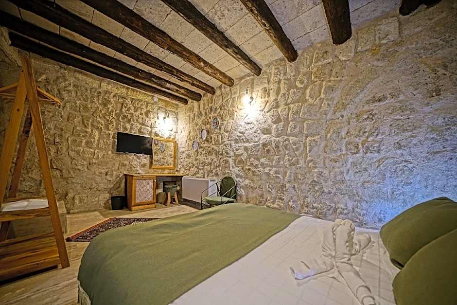 Vigneron Cave Hotel