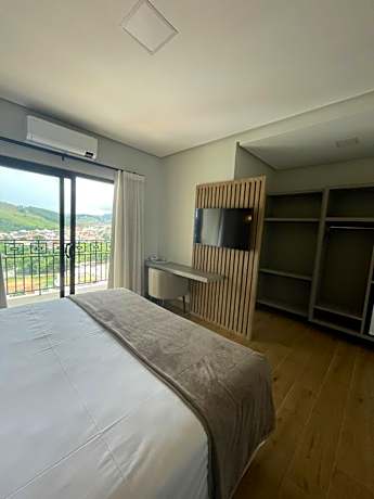 Deluxe Suite with Lake View