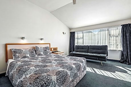 1 King Bed, Nonsmoking