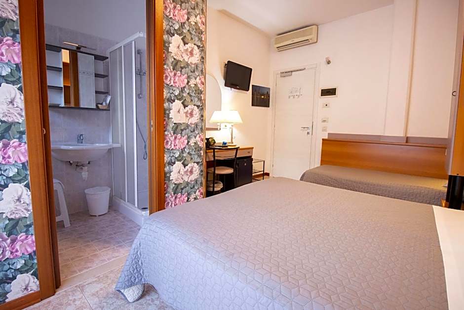 Hotel Crystal