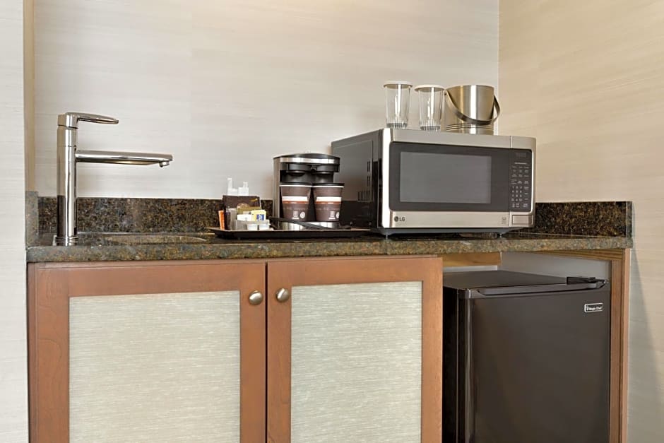 DoubleTree Suites by Hilton Hotel Boston - Cambridge