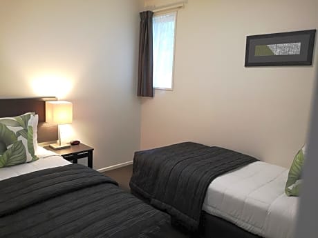 Two-Bedroom Apartment with Spa Bath