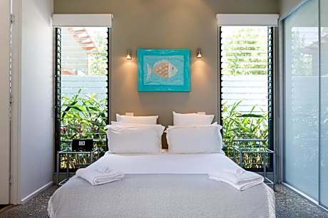 One-Bedroom Apartment with Lake View - Hyams