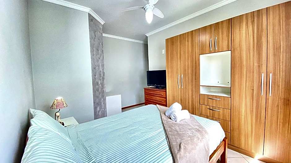 Caminhe até a praia, refresque-se na piscina