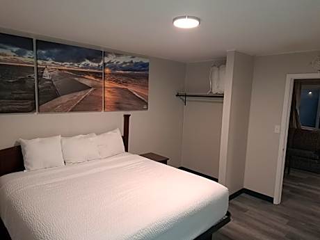 1 King Bed Mobility Accessible Room Roll-In Shower Non-Smoking