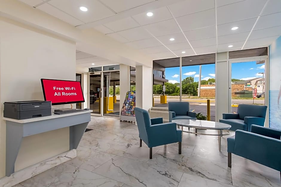 Red Roof PLUS & Suites Virginia Beach - Seaside