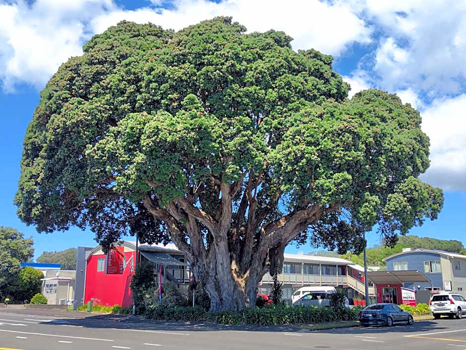 Landmark Manor Motel