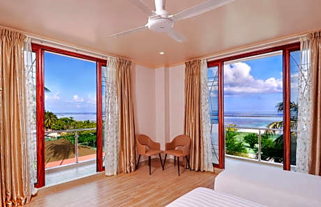 Deluxe Triple Room with Sea View