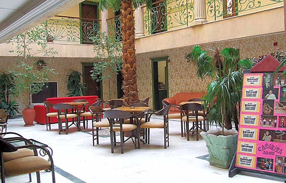 Maxwell Holiday Club