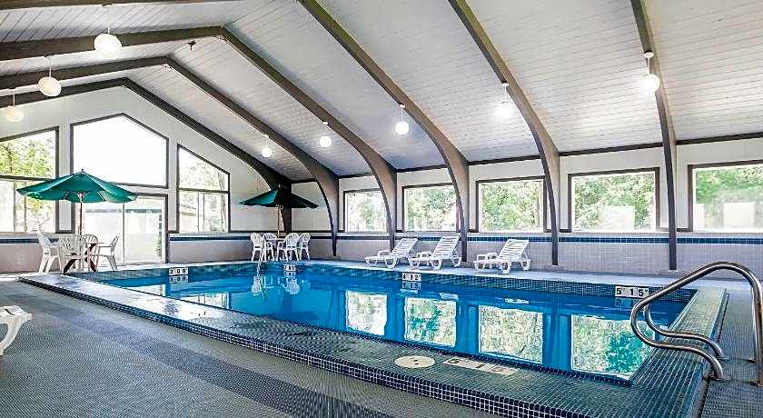 Quality Inn & Suites Des Moines - Merle Hay Road