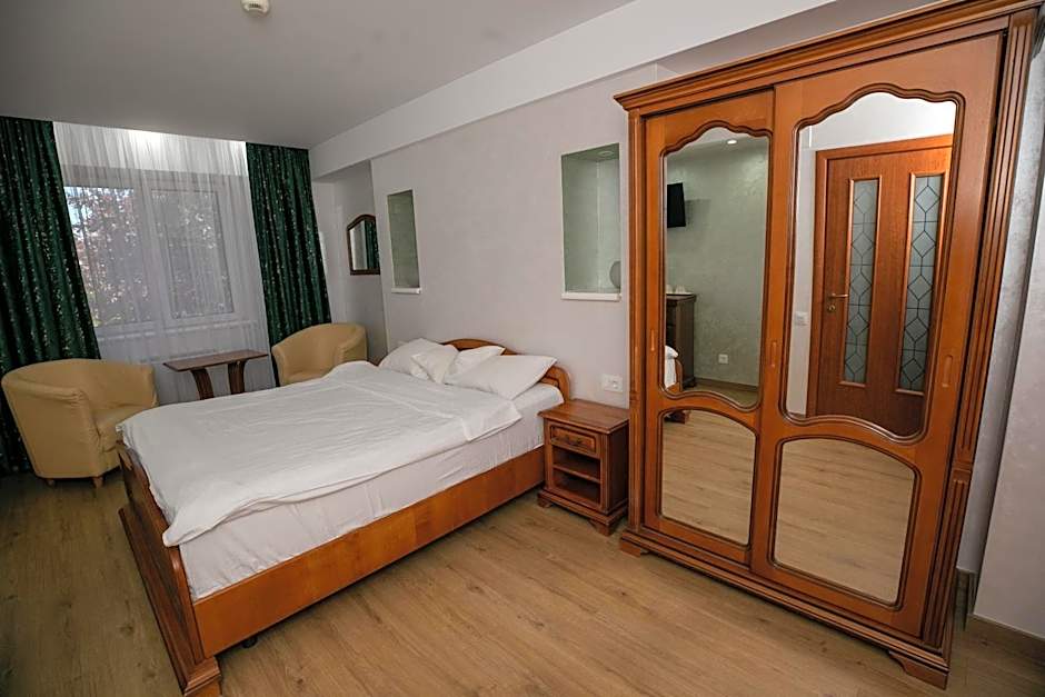 Hotel Senator