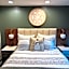 NEW! Marriott Slope View Ski & Summer Luxury Studio Sleeps 4 Full kitchen, Amenities & Paid Parking