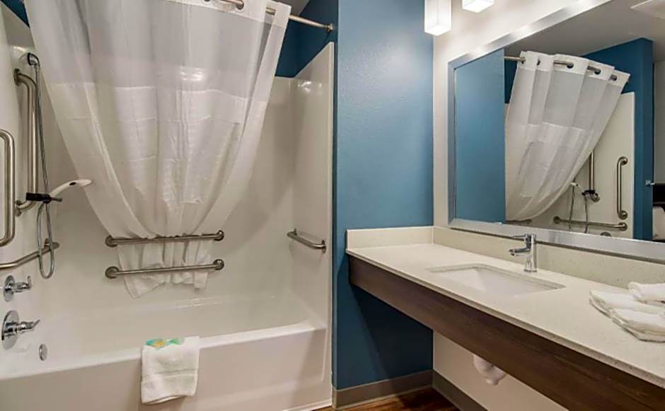 WoodSpring Suites Denver Commerce City