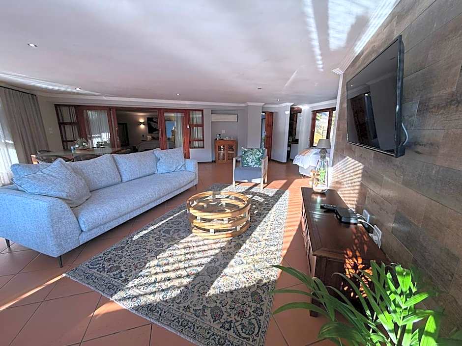 Bambuu Lakeside Lodge