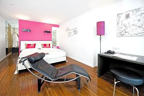 Comfort Double Room 'Red Passion'