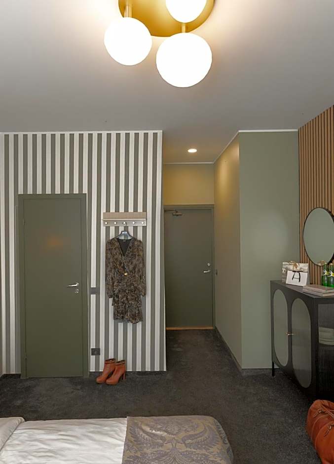Happy Inn Rooms & Suites