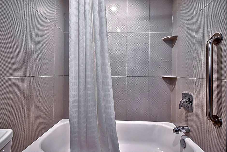 Comfort Inn And Suites South