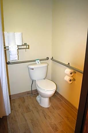 King Room with Bath Tub - Mobility Access