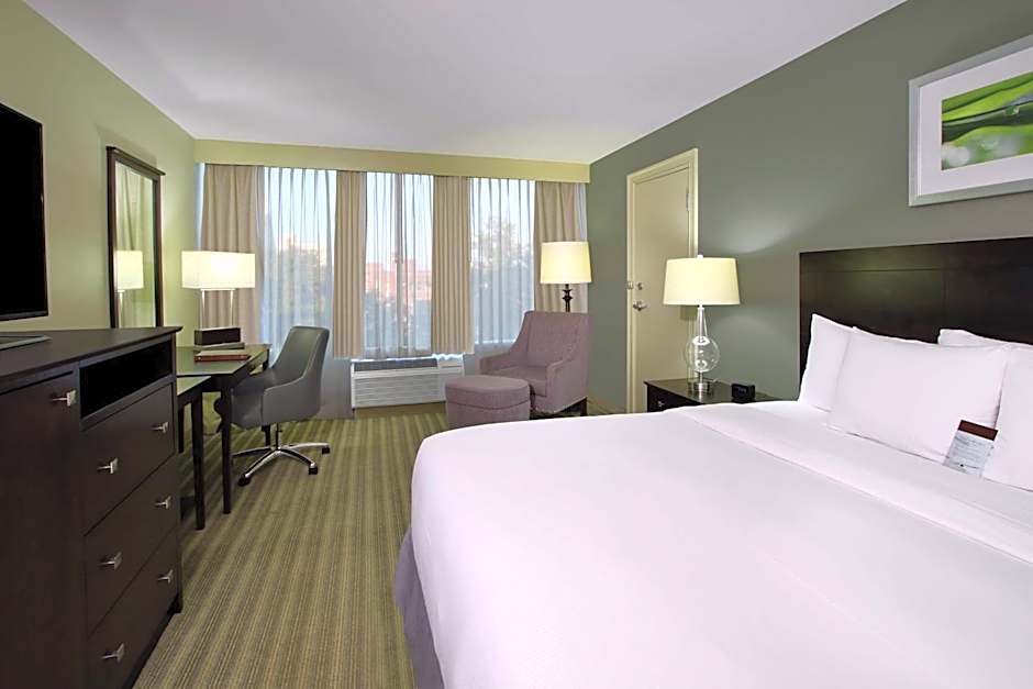 DoubleTree By Hilton Newark