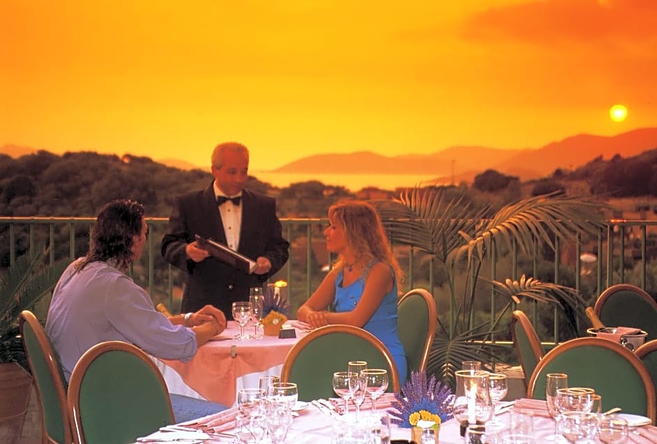 Hotel Club Baia Delle Ginestre