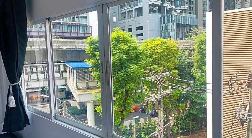Thonglor Suites Hotel