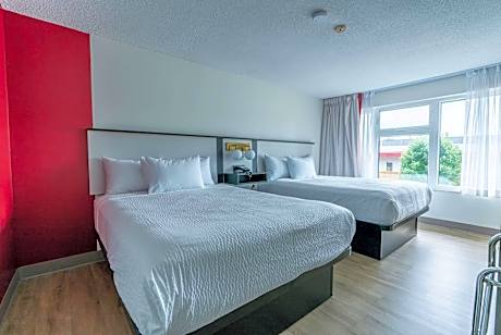 Queen Room with Two Queen Beds - Non-Smoking