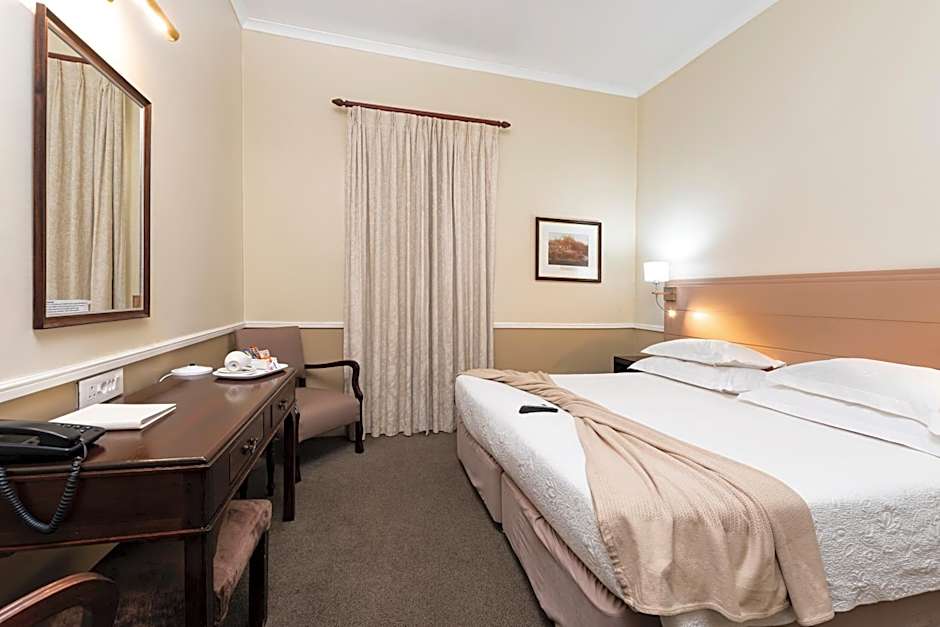 Queen's Hotel by BON Hotels