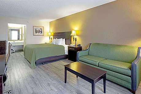 1 King Bed Nonsmoking