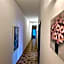 Home Jocy Spacious 3 Bed rooms Apartment with private Parking Ideal for Groups