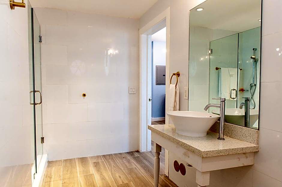 Oceanside Hotel and Suites