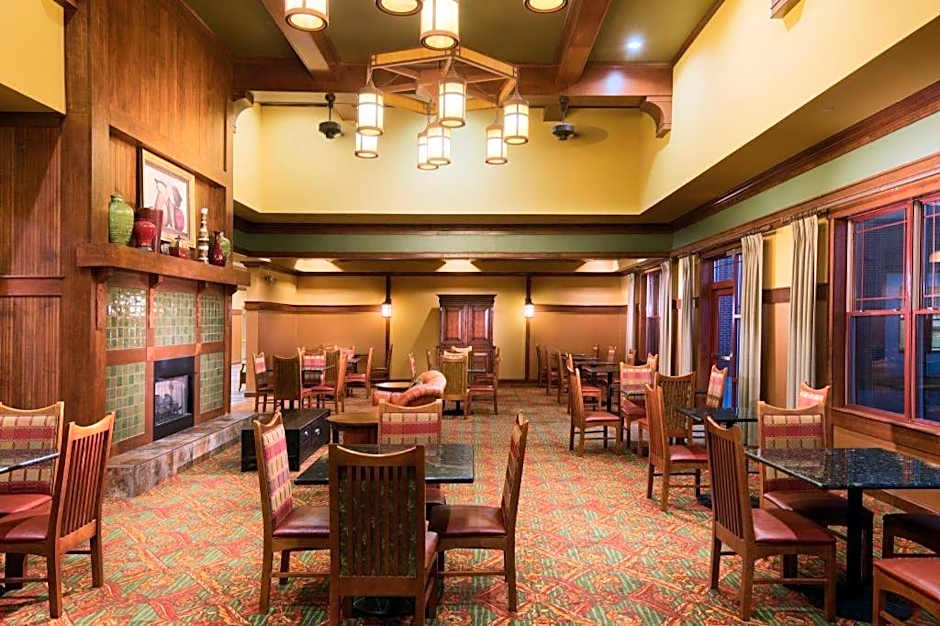 The Q Hotel & Suites