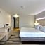 Holiday Inn Express Hotel & Suites Milwaukee Airport By IHG