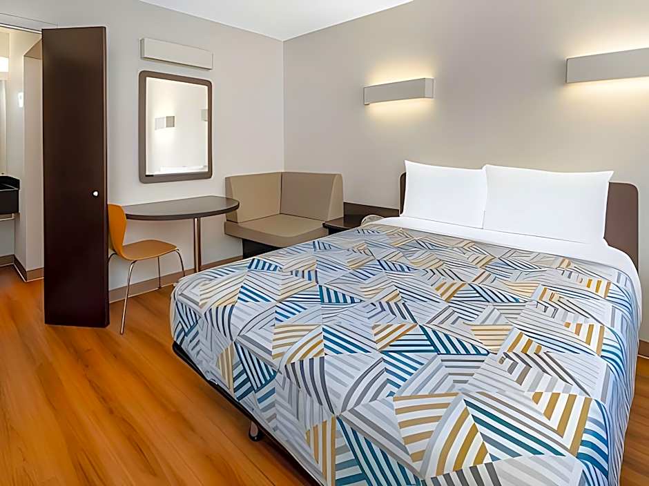 Motel 6-Santa Barbara, CA - State Street