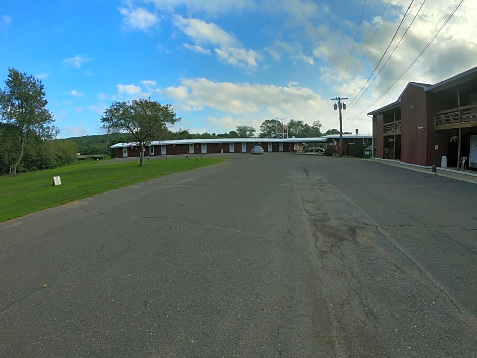 Copper Lantern Motor Lodge