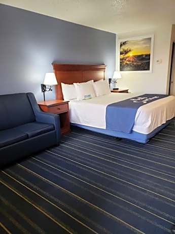 Queen Room - Disability Access - Non-Smoking