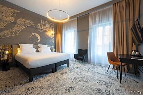 DOUBLE DELUXE ROOM