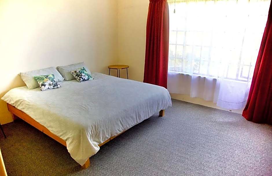 Mantis and Moon Surf Paradise & Adventure Lodge